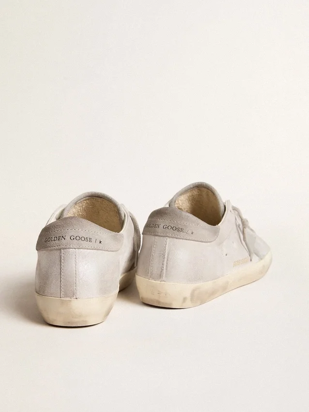 Zapatillas Super-Star en piel gris-blanca con efecto purpurina y estrella de piel