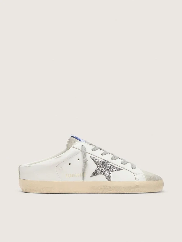 Zapatillas Super-Star Sabot con una estrella de purpurina platino y lengüeta de ante