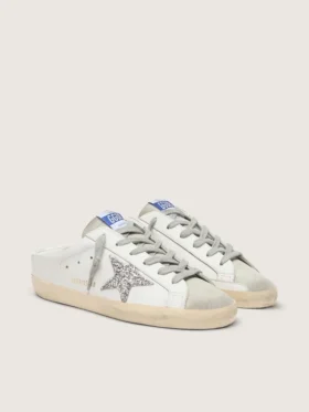 Zapatillas Super-Star Sabot con una estrella de purpurina platino y lengüeta de ante