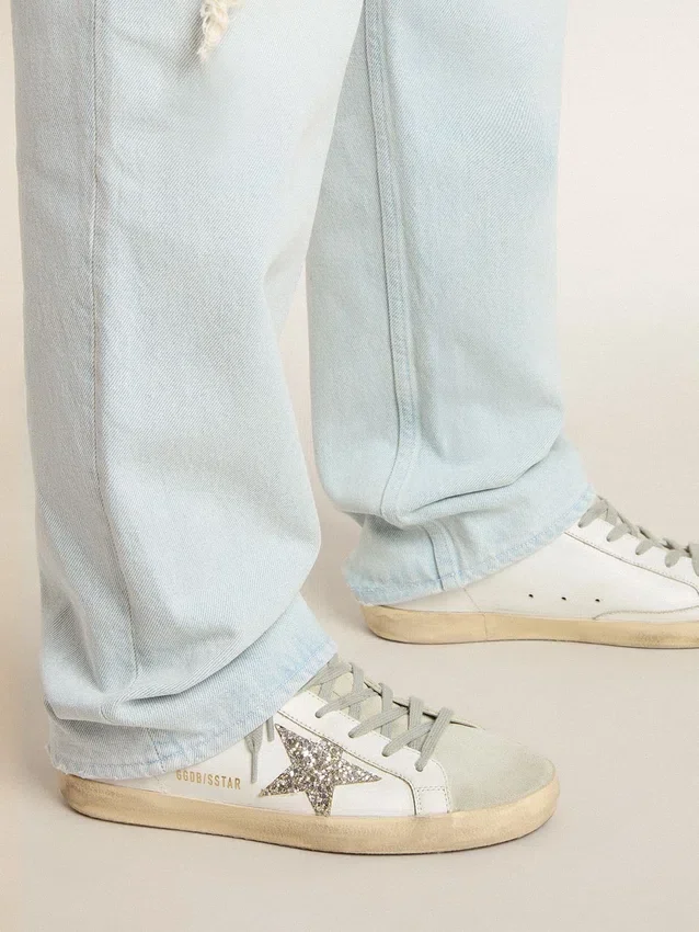 Zapatillas Super-Star Sabot con una estrella de purpurina platino y lengüeta de ante