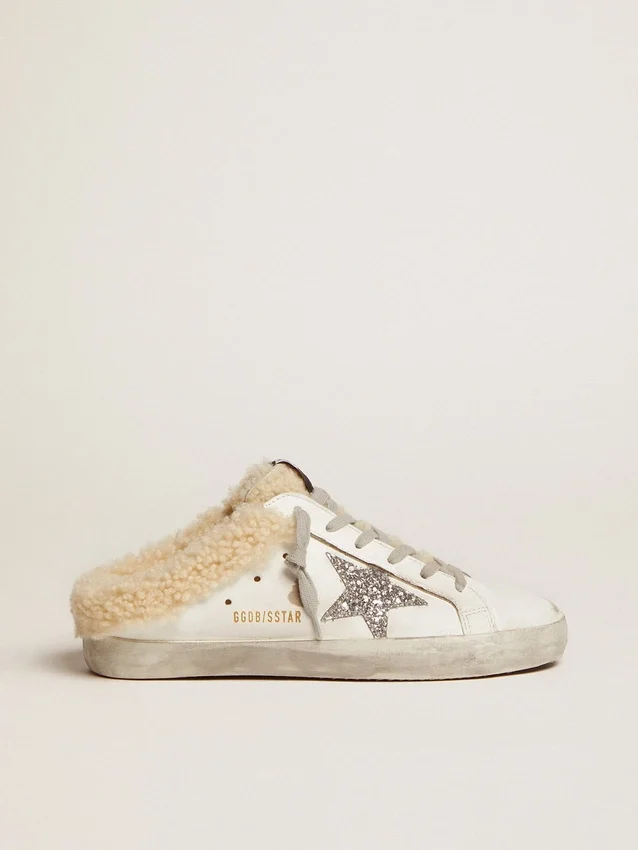 Zapatillas Super-Star Sabot para mujer en piel blanca y forro de piel de oveja