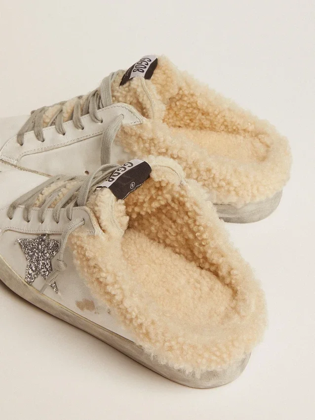 Zapatillas Super-Star Sabot para mujer en piel blanca y forro de piel de oveja
