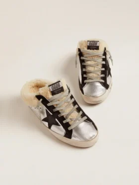 Zapatillas Super-Star Sabot para mujer en piel laminada plateada con estrella negra