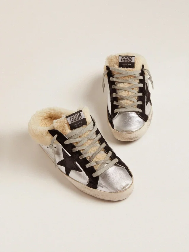 Zapatillas Super-Star Sabot para mujer en piel laminada plateada con estrella negra