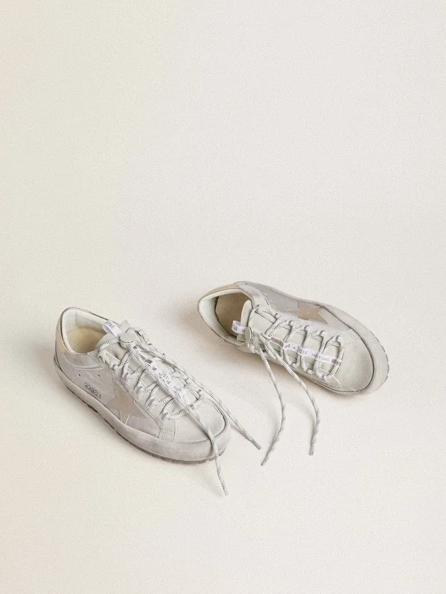 Zapatillas Super-Star Ski para mujer en nailon gris claro con estrella y lengüeta en el talón de piel metalizada