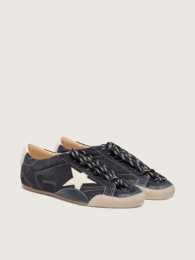 Zapatillas True-Star para mujer en ante azul oscuro con estrella y lengüeta en el talón de piel napa blanca