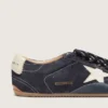 Zapatillas True-Star para mujer en ante azul oscuro con estrella y lengüeta en el talón de piel napa blanca