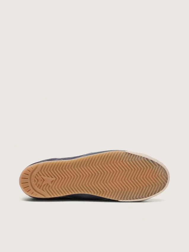 Zapatillas True-Star para mujer en ante azul oscuro con estrella y lengüeta en el talón de piel napa blanca