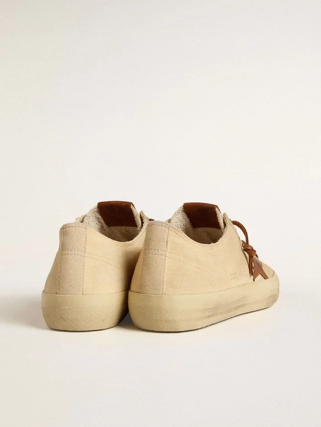 Zapatillas V-Star para hombre en lona color crema con estrella de piel color tabaco
