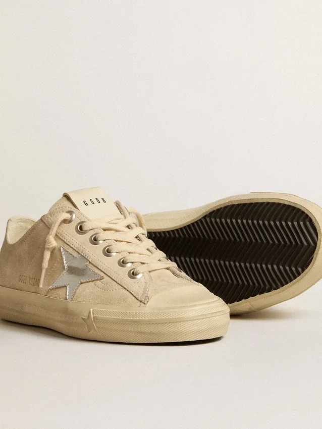 Zapatillas V-Star para mujer en ante color perla con estrella de piel metalizada plateada