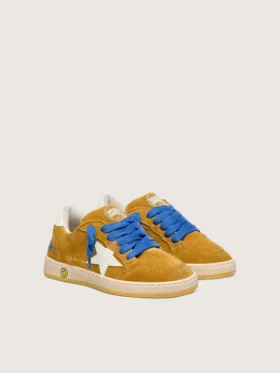 Zapatillas «Young Ball Star» en ante ocre con estrella y lengüeta en el talón de piel blanca brillante