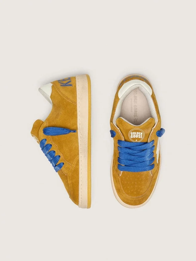 Zapatillas «Young Ball Star» en ante ocre con estrella y lengüeta en el talón de piel blanca brillante