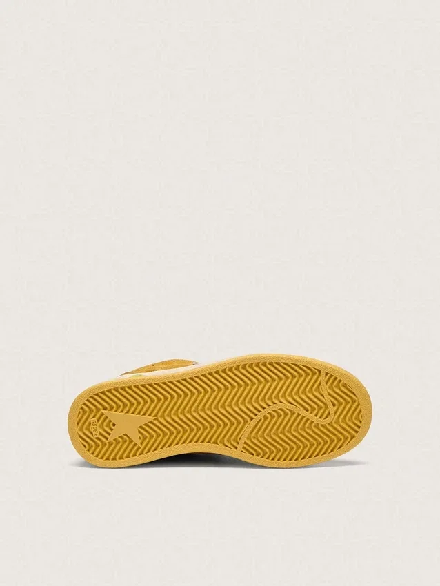 Zapatillas «Young Ball Star» en ante ocre con estrella y lengüeta en el talón de piel blanca brillante
