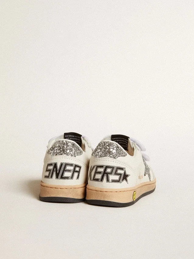 Zapatillas «Young Ball Star» en napa con estrella plateada brillante y lengüeta en el talón