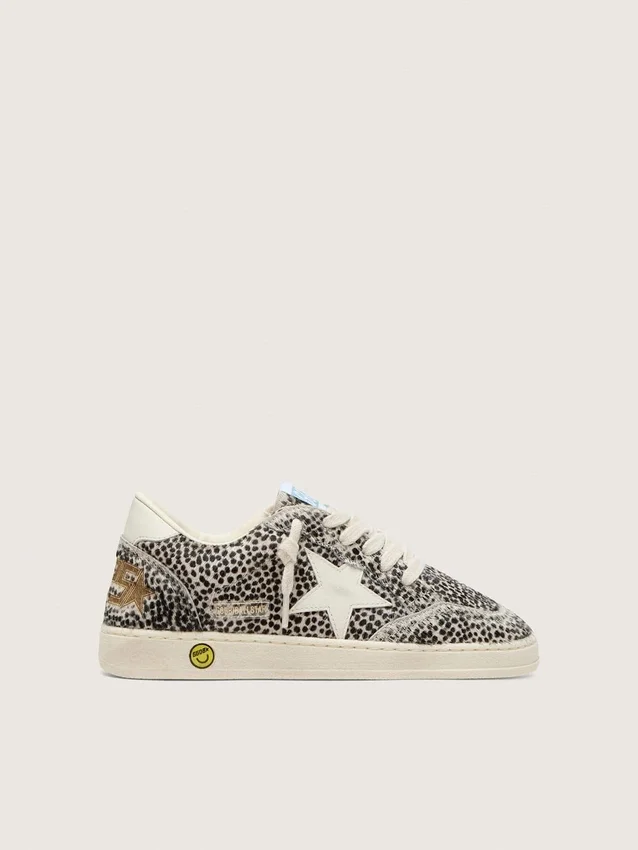 Zapatillas «Young Ball Star» en piel de potro con estampado de leopardo en blanco y negro y estrella de cuero color crema