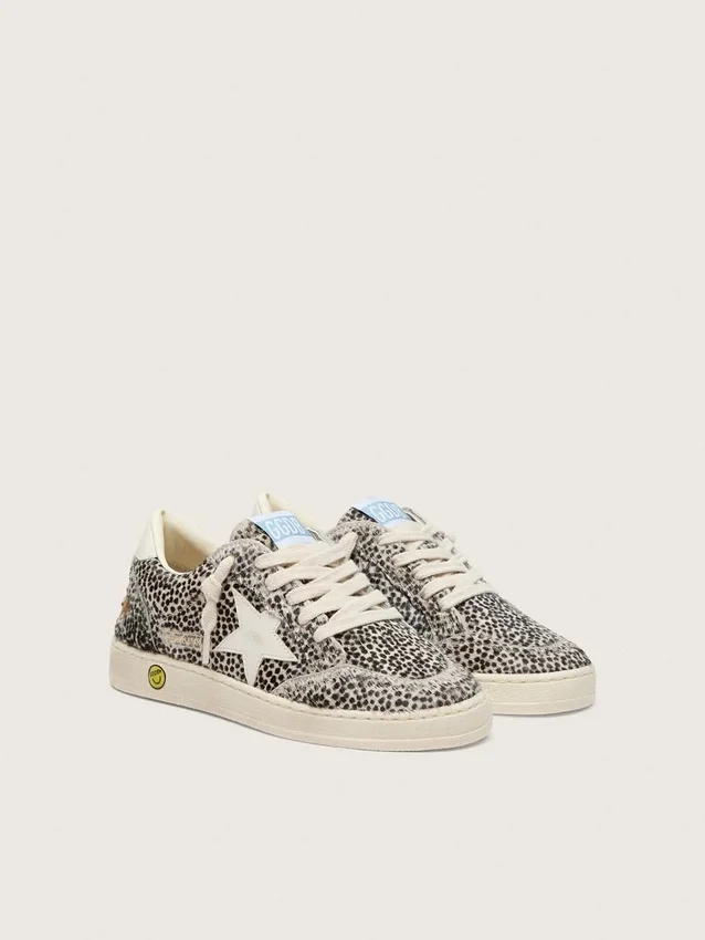 Zapatillas «Young Ball Star» en piel de potro con estampado de leopardo en blanco y negro y estrella de cuero color crema