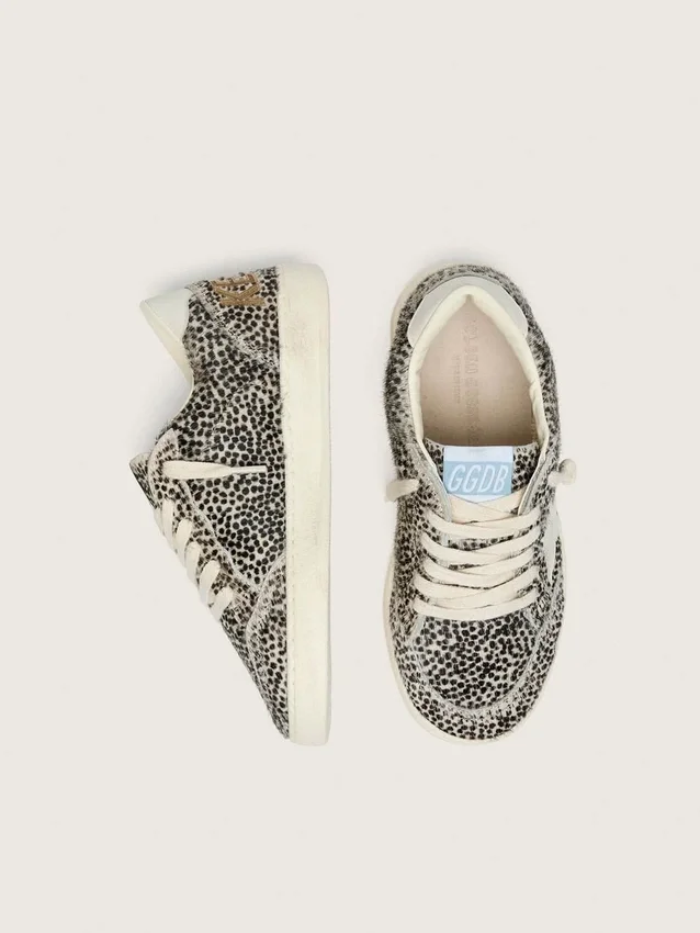 Zapatillas «Young Ball Star» en piel de potro con estampado de leopardo en blanco y negro y estrella de cuero color crema