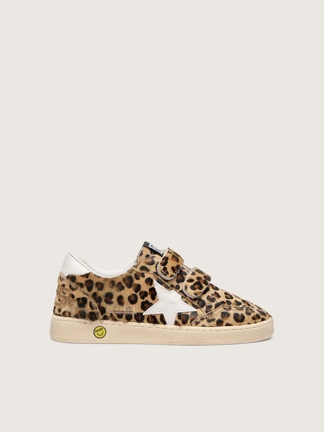 Zapatillas «Young Ball Star» en piel de potro con estampado de leopardo, estrella de cuero blanco y lengüeta en el talón