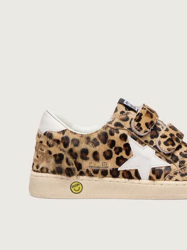 Zapatillas «Young Ball Star» en piel de potro con estampado de leopardo, estrella de cuero blanco y lengüeta en el talón
