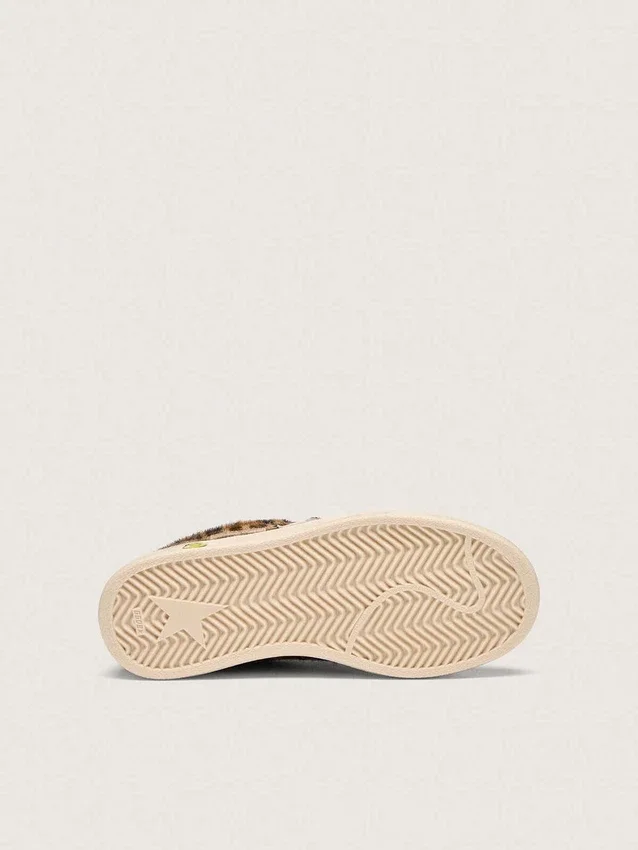 Zapatillas «Young Ball Star» en piel de potro con estampado de leopardo, estrella de cuero blanco y lengüeta en el talón
