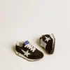 Zapatillas Young Marathon de nailon negro con estrella estampada y lengüeta de cuero en el talón