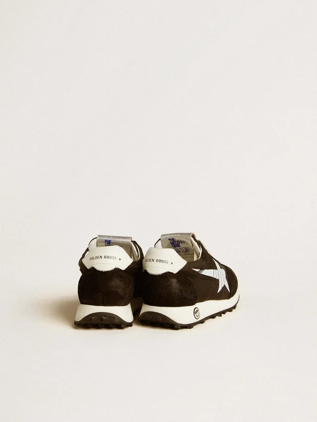 Zapatillas Young Marathon de nailon negro con estrella estampada y lengüeta de cuero en el talón