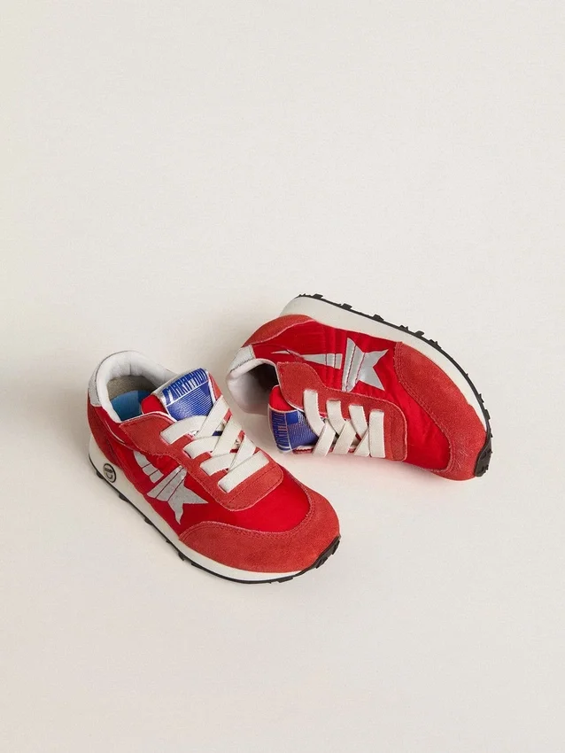 Marathon Junior en nailon rojo con estrella estampada y lengüeta de cuero en el talón