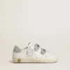 Zapatillas «Young Old School» de piel blanca con lengüeta en el talón y tiras con cristales Swarovski plateados