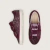 Zapatillas «Young Old School» en color burdeos brillante con estrella de ante burdeos y lengüeta en el talón