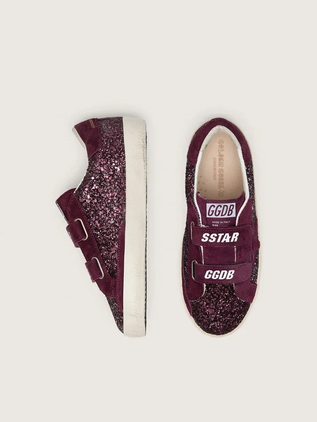 Zapatillas «Young Old School» en color burdeos brillante con estrella de ante burdeos y lengüeta en el talón