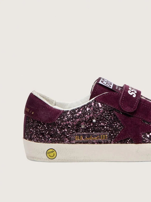Zapatillas «Young Old School» en color burdeos brillante con estrella de ante burdeos y lengüeta en el talón