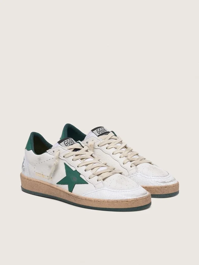 Zapatos Ball Star para mujer en piel napa blanca con estrella y lengüeta del talón de piel verde