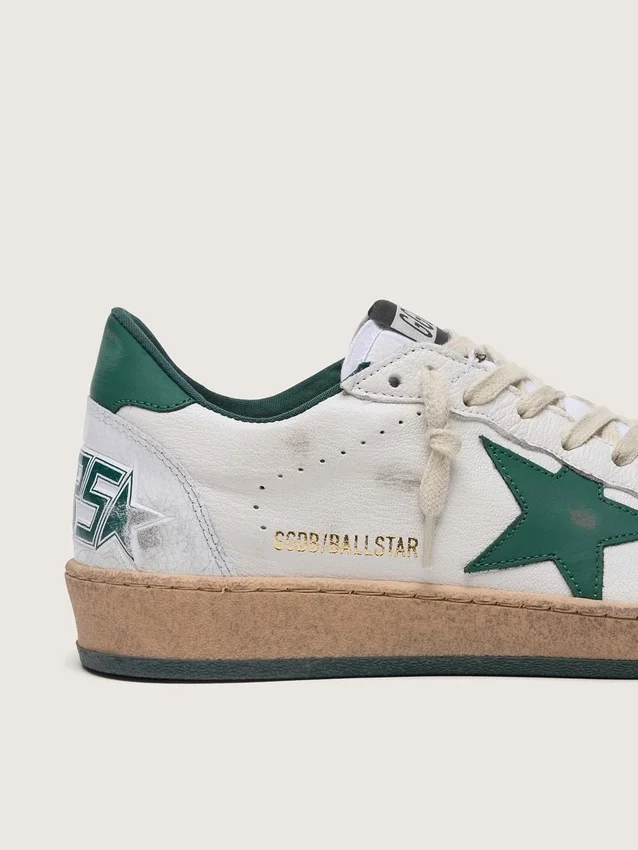 Zapatos Ball Star para mujer en piel napa blanca con estrella y lengüeta del talón de piel verde