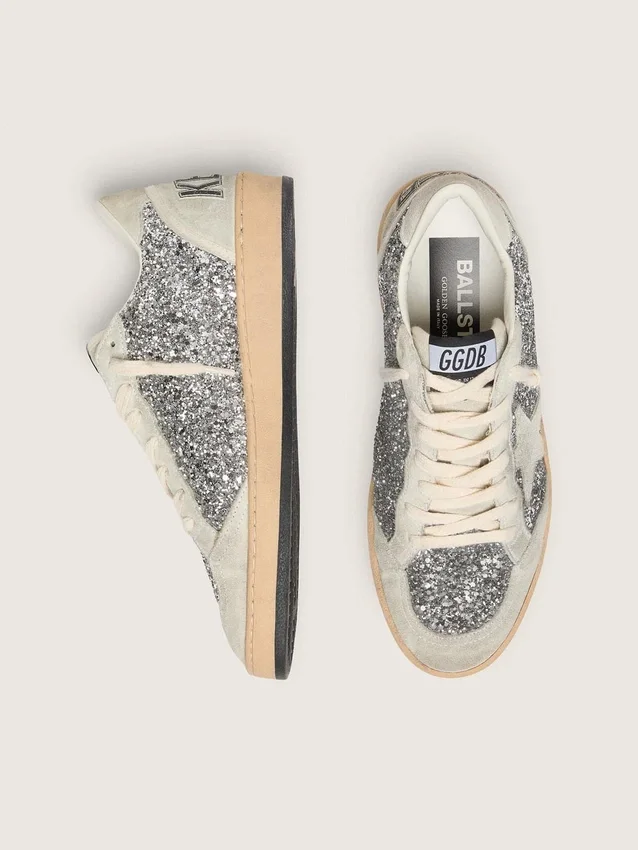 Zapatos de mujer «Ball Star» en purpurina plateada con inserciones de ante gris hielo