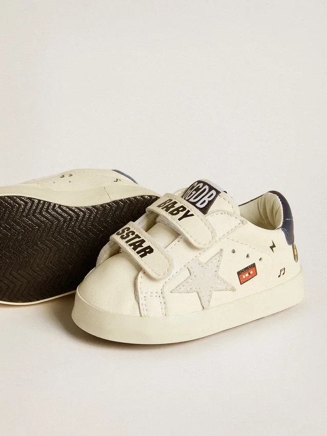 Zapatos escolares para bebé en piel napa con estampado musical y estrella de ante blanco