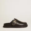 Zapatos Lucy para mujer en piel negra brillante con hebilla metálica dorada