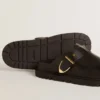 Zapatos Lucy para mujer en piel negra brillante con hebilla metálica dorada