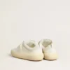 Zapatos Space-Star Cube para mujer en piel blanca con estrella perforada
