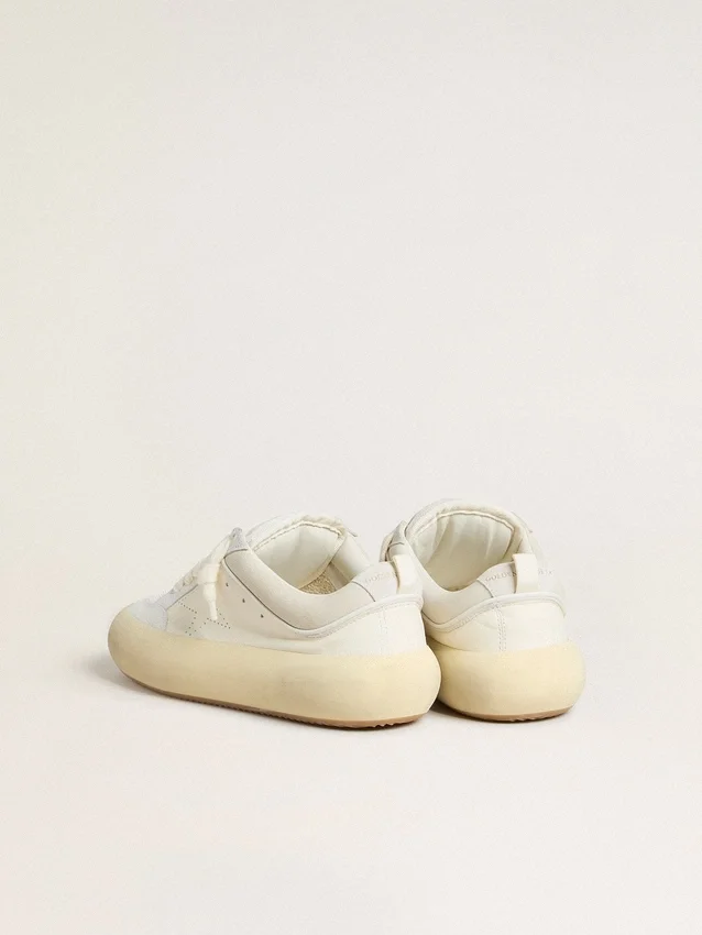 Zapatos Space-Star Cube para mujer en piel blanca con estrella perforada