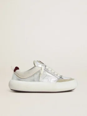 Zapatos Space-Star Cube para mujer en piel gris hielo y plateada con lengüeta del talón en color burdeos