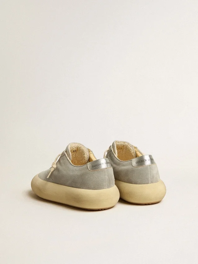 Zapatos Space-Star para hombre en ante gris hielo con estrella perforada