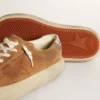 Zapatos Space-Star para mujer en ante color tabaco con estrella perforada