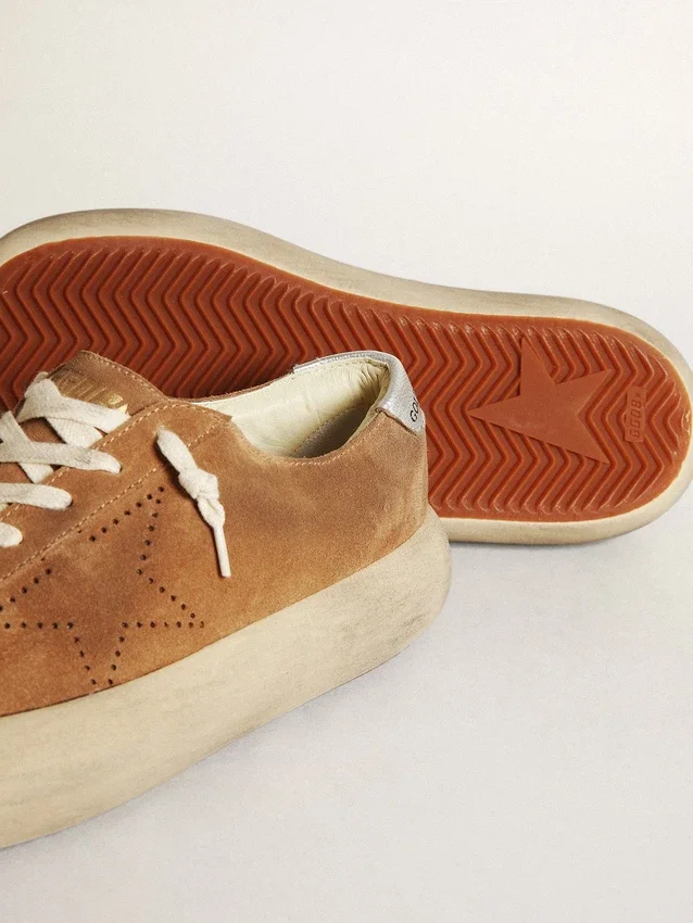 Zapatos Space-Star para mujer en ante color tabaco con estrella perforada