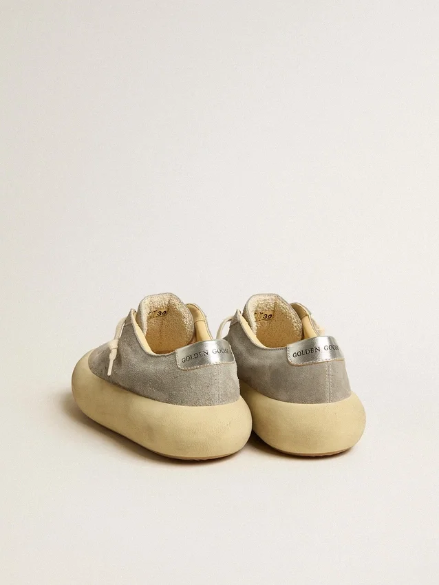 Zapatos Space-Star para mujer en ante gris hielo con estrella perforada