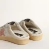 Zapatos tipo sabot Ball Star en napa blanca con una estrella de piel en tono rosa antiguo