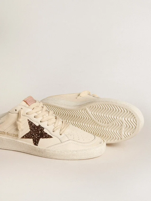 Zapatos tipo sabot «Ball Star» en napa marfil con estrella de purpurina bronce