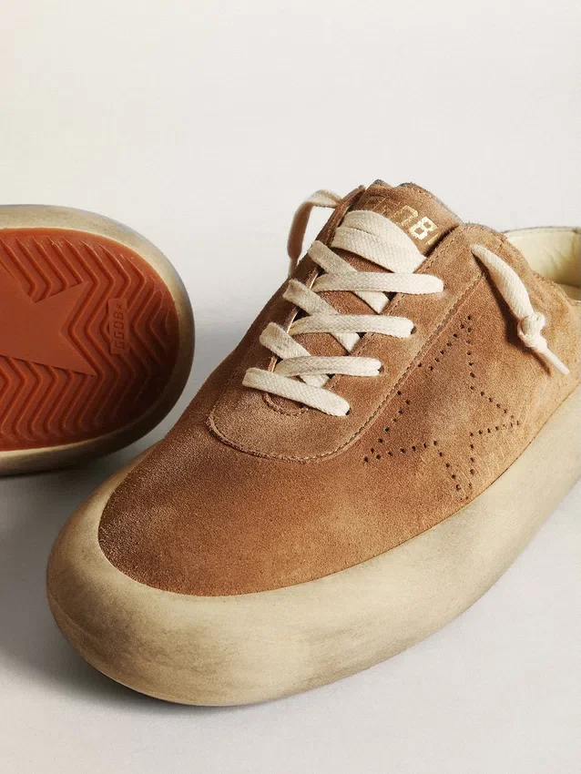 Zapatos tipo sabot Space-Star para hombre en ante color tabaco con estrella perforada