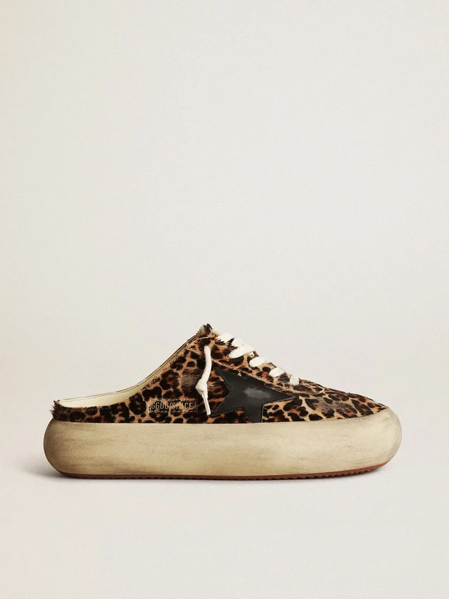 Zapatos tipo sabot «Space-Star» para mujer en piel de potro con estampado de leopardo y estrella negra