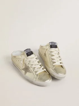 Zapatos tipo sabot «Super-Star» en piel con acabado platino y estrella de ante beige