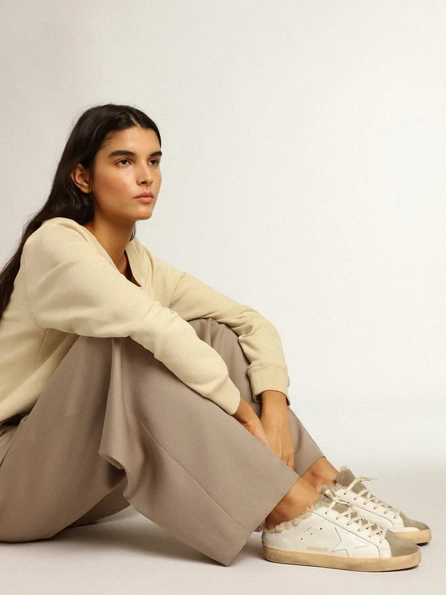 Zapatos tipo Super-Star Sabot con estrella de piel blanca y forro de piel de oveja